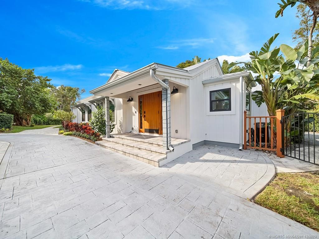 Photo of 200 SE Pelican Drive, Stuart, FL 34996 (MLS # M20042281)