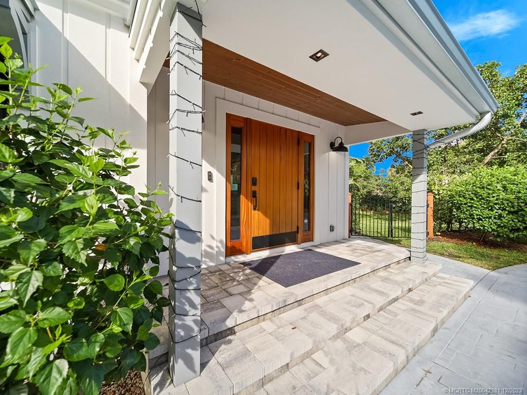 Photo of 200 SE Pelican Drive, Stuart, FL 34996 (MLS # M20042281)