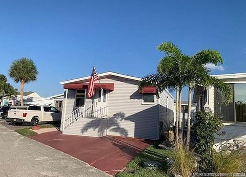 Photo of 536 Nettles Boulevard, Jensen Beach, FL 34957 (MLS # M20054471)