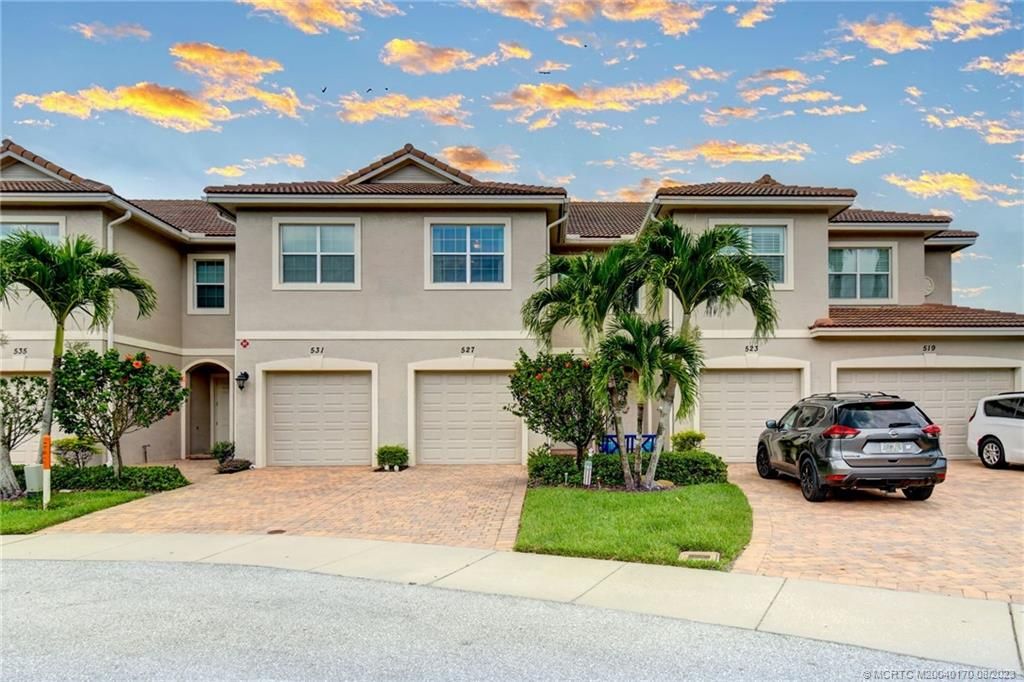 Photo of 527 SW Glen Crest Way, Stuart, FL 34997 (MLS # M20040170)