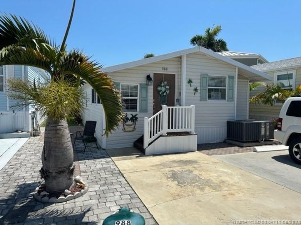 Photo of 988 Nettles Boulevard, Jensen Beach, FL 34957 (MLS # M20039711)