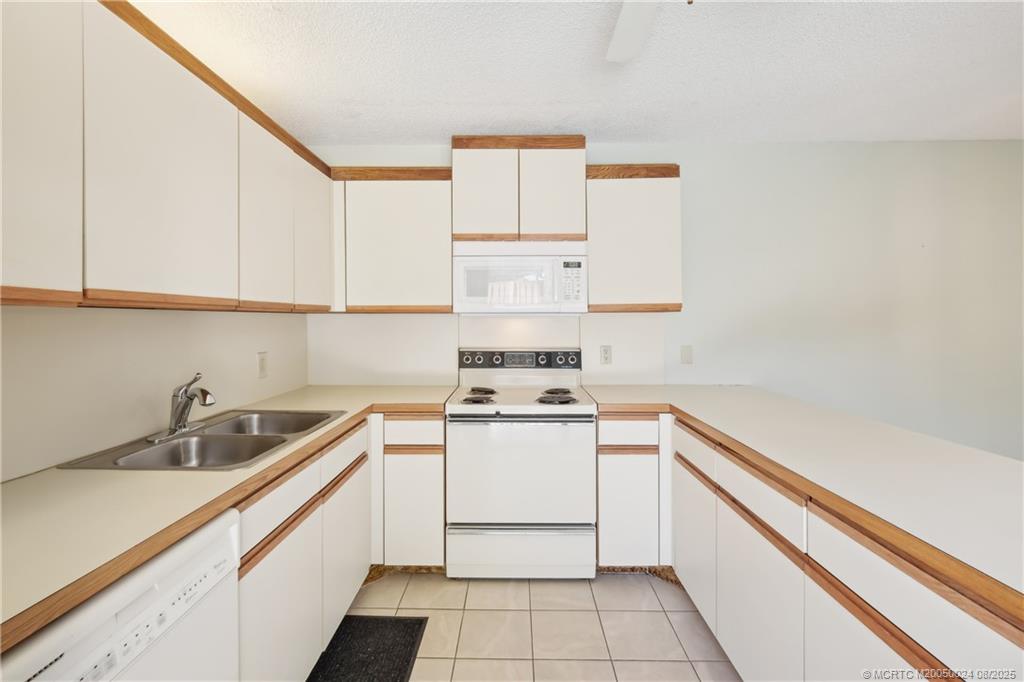 Stuart, Florida 34997, United States, 2 Bedrooms Bedrooms, ,3 BathroomsBathrooms,Residential,Active,103651