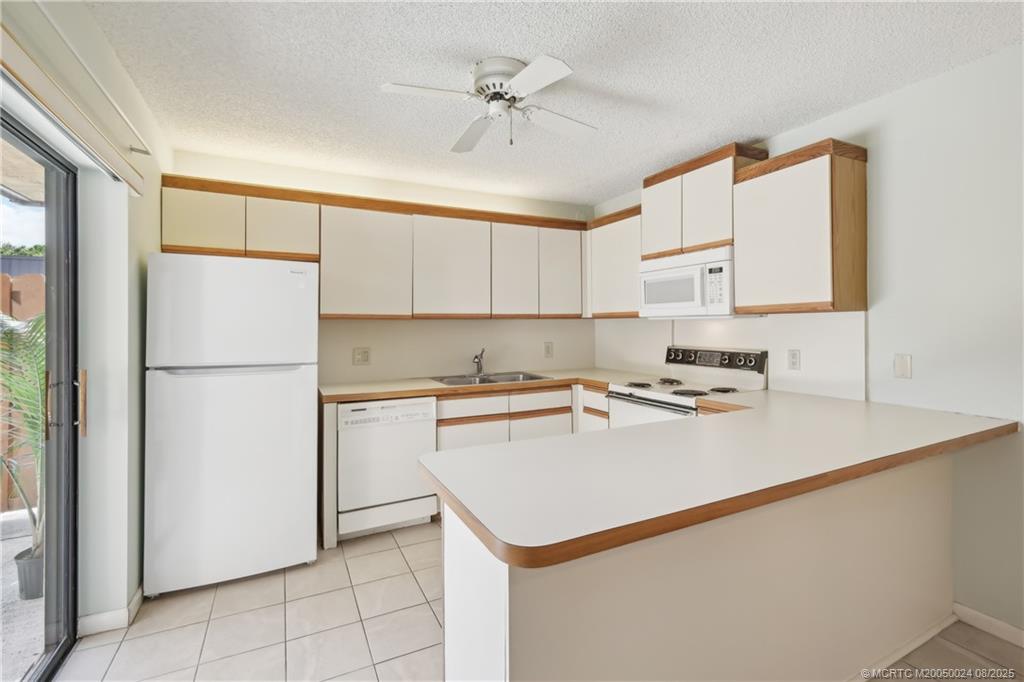 Stuart, Florida 34997, United States, 2 Bedrooms Bedrooms, ,3 BathroomsBathrooms,Residential,Active,103651