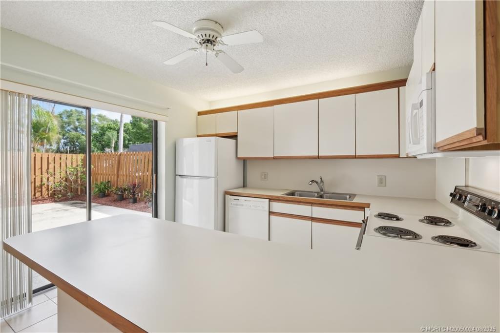 Stuart, Florida 34997, United States, 2 Bedrooms Bedrooms, ,3 BathroomsBathrooms,Residential,Active,103651