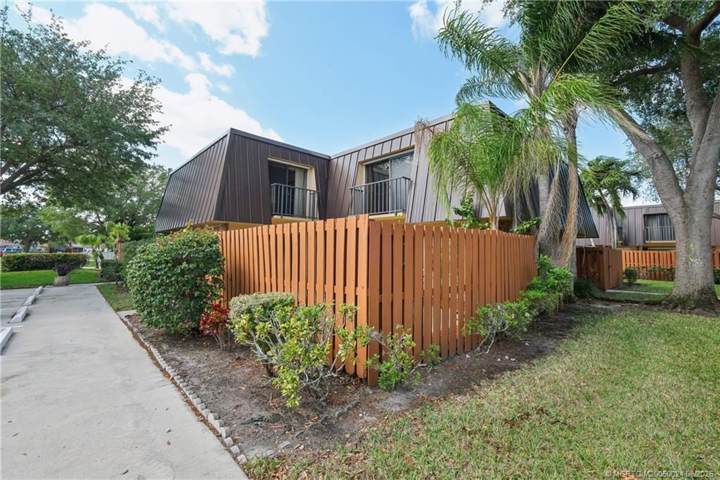 Stuart, Florida 34997, United States, 2 Bedrooms Bedrooms, ,3 BathroomsBathrooms,Residential,Active,103651