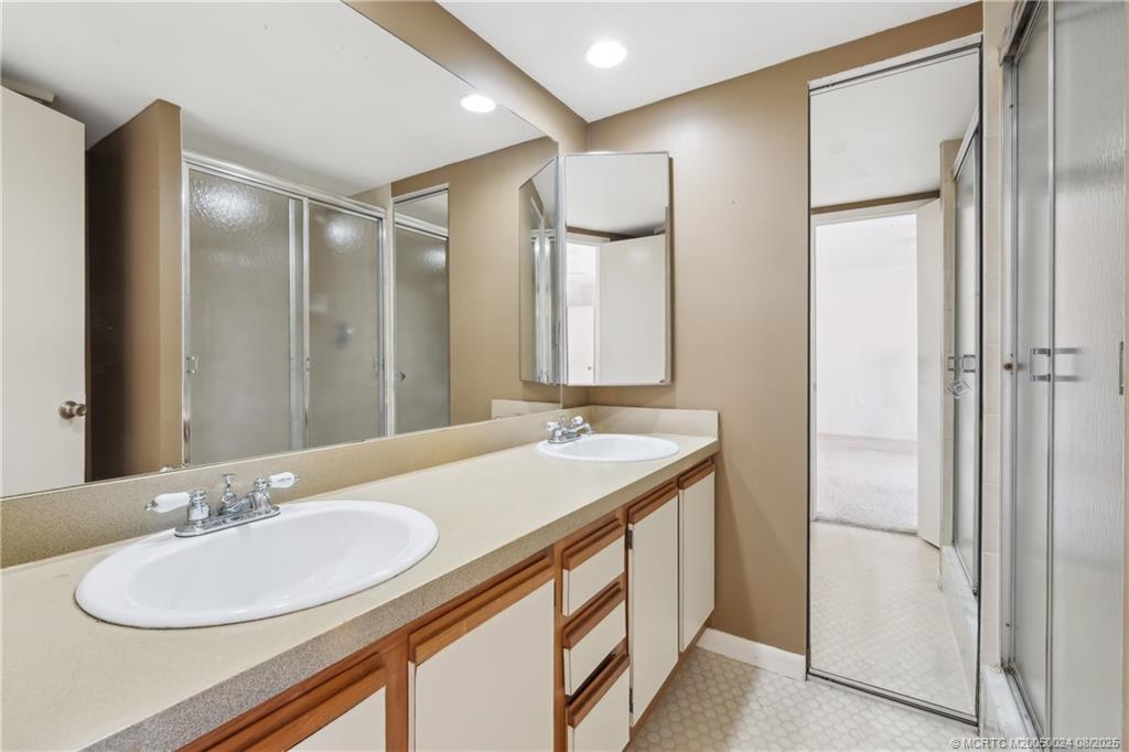 Stuart, Florida 34997, United States, 2 Bedrooms Bedrooms, ,3 BathroomsBathrooms,Residential,Active,103651