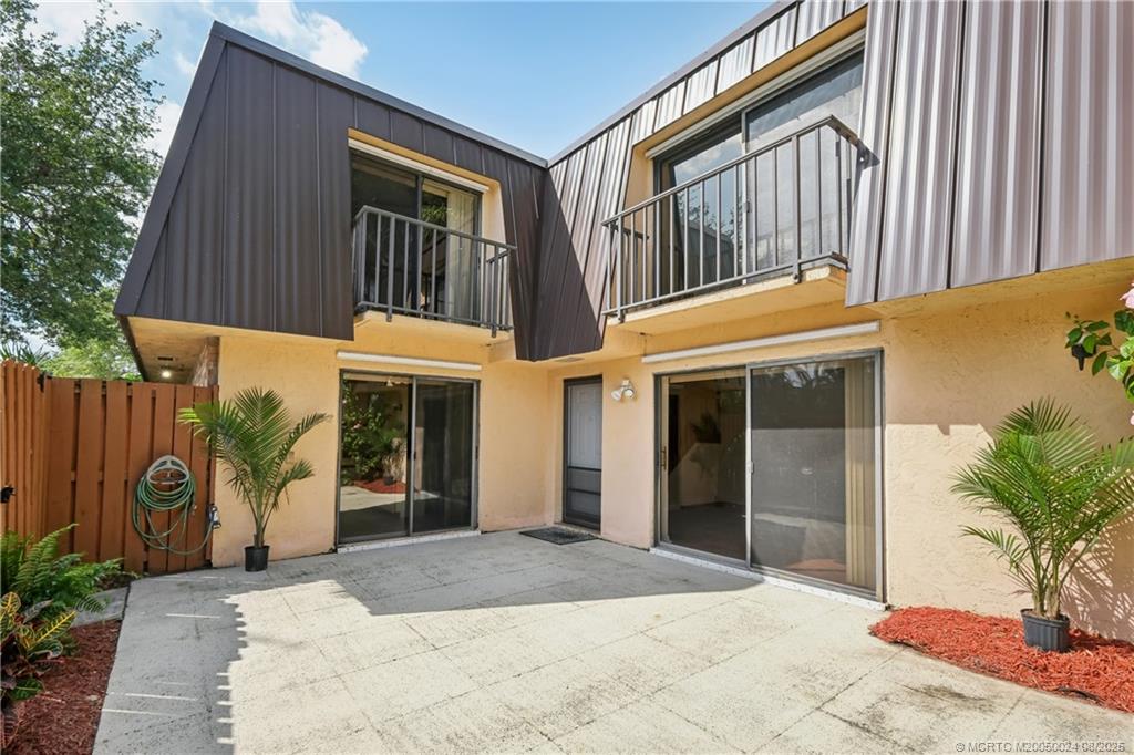 Stuart, Florida 34997, United States, 2 Bedrooms Bedrooms, ,3 BathroomsBathrooms,Residential,Active,103651