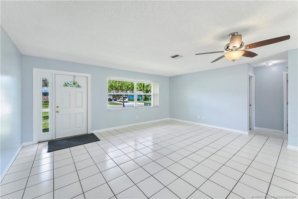 Photo of 1964 SE Washington Street N, Stuart, FL 34997 (MLS # M20043333)