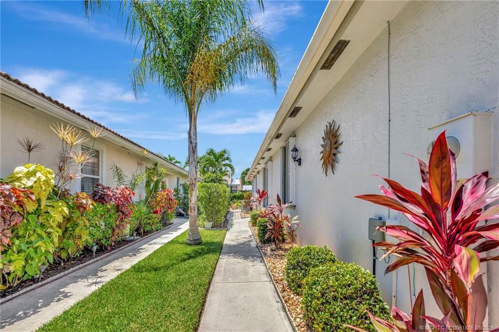 Photo of 6892 SE Warwick Lane, Stuart, FL 34997 (MLS # M20051805)