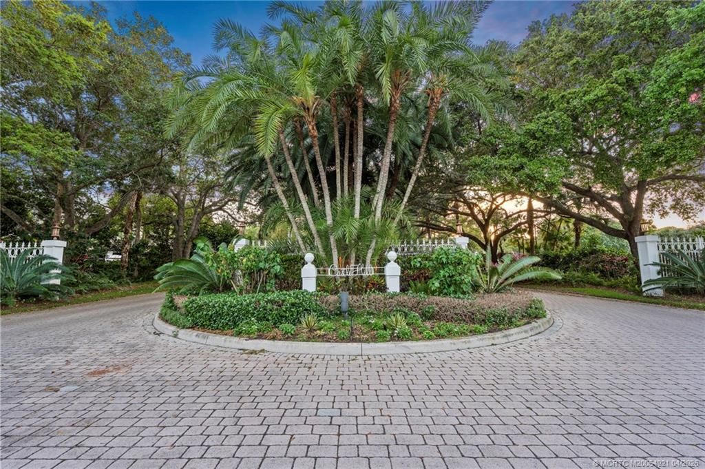 Photo of 4 Castle Hill Way, Stuart, FL 34996 (MLS # M20054921)