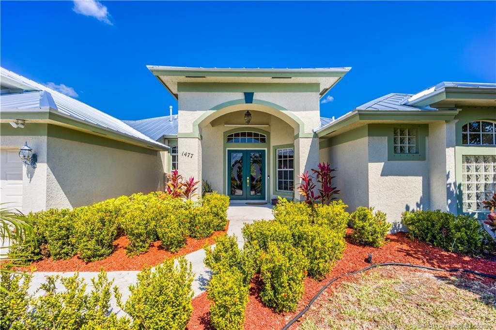 Photo of 1477 SE Westmoreland Boulevard, Port Saint Lucie, FL 34952 (MLS # M20049453)