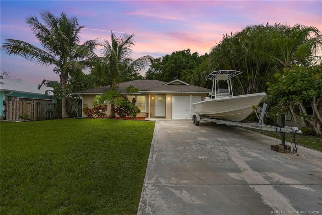 Photo of 3138 SE Orchid Street, Stuart, FL 34997 (MLS # M20045383)