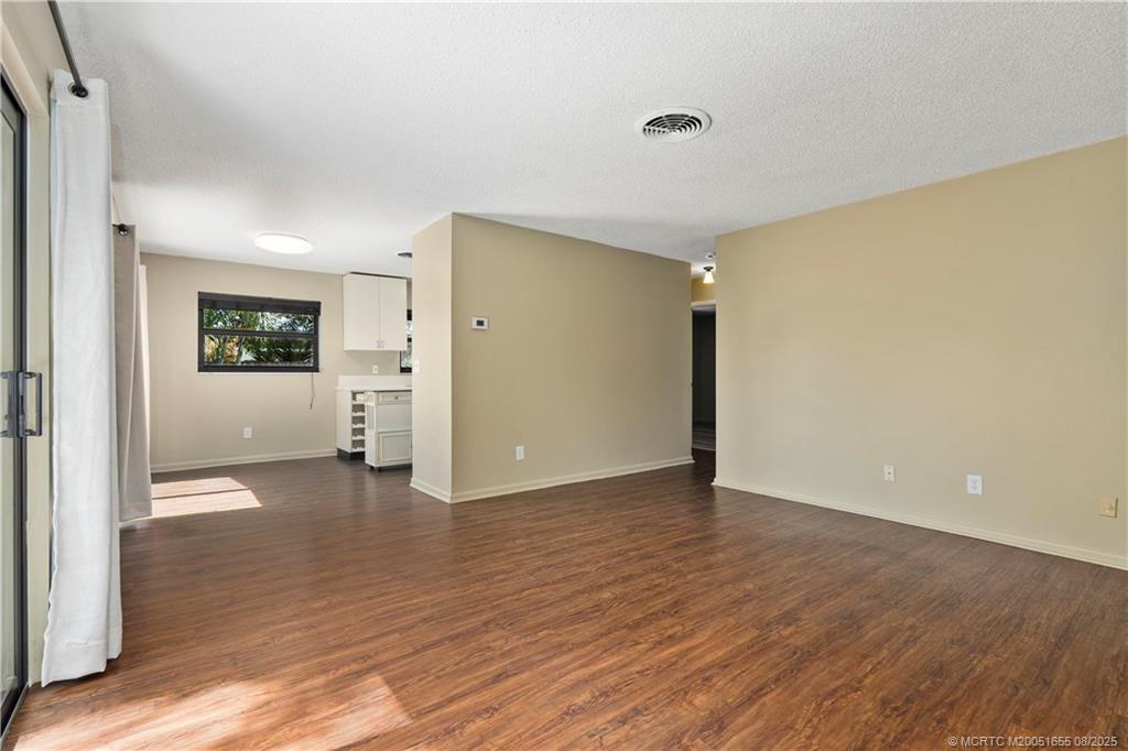 Jensen Beach, Florida 34957, United States, 2 Bedrooms Bedrooms, ,2 BathroomsBathrooms,Residential,Active,185798