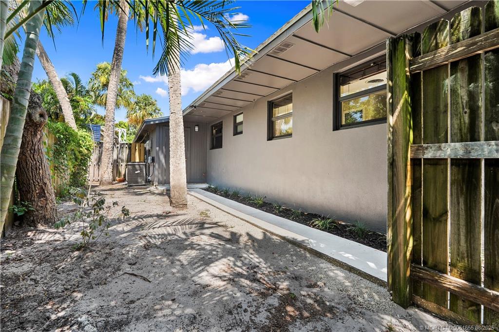 Jensen Beach, Florida 34957, United States, 2 Bedrooms Bedrooms, ,2 BathroomsBathrooms,Residential,Active,185798