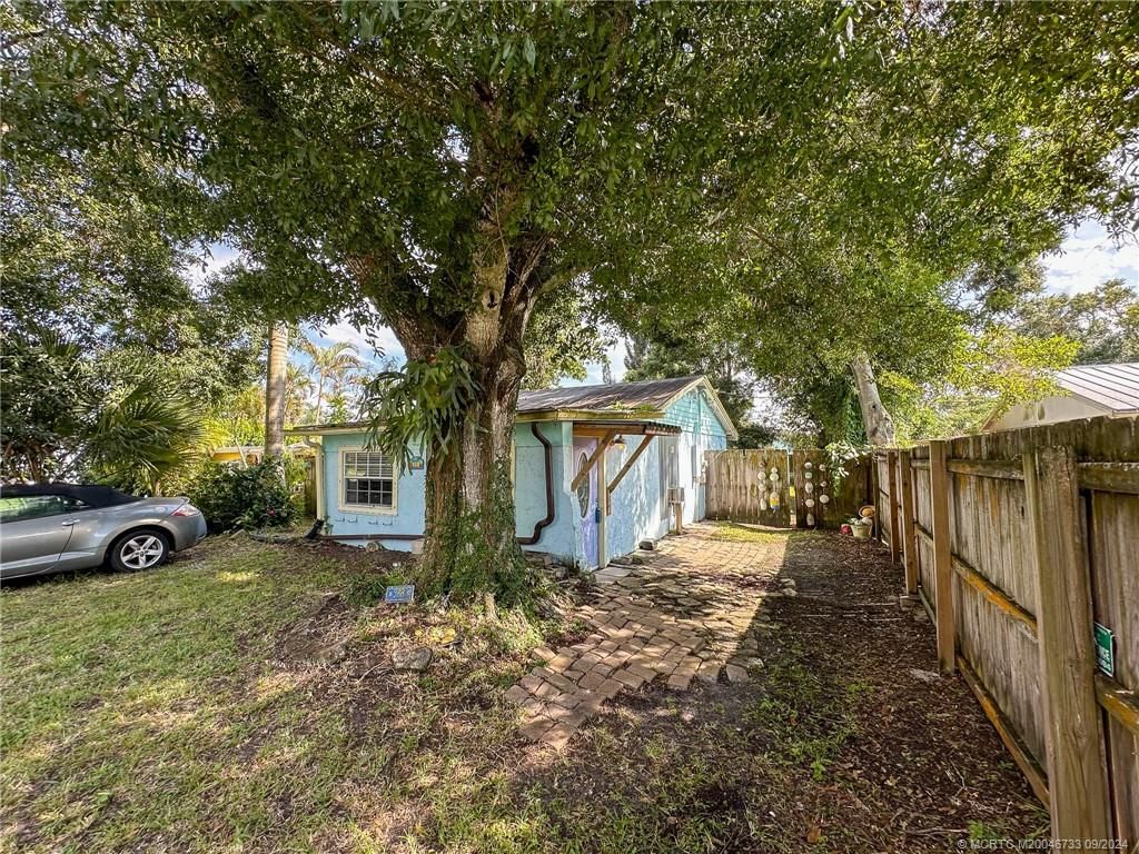 Photo of 988 SW 34th Terrace, Palm City, FL 34990 (MLS # M20046733)
