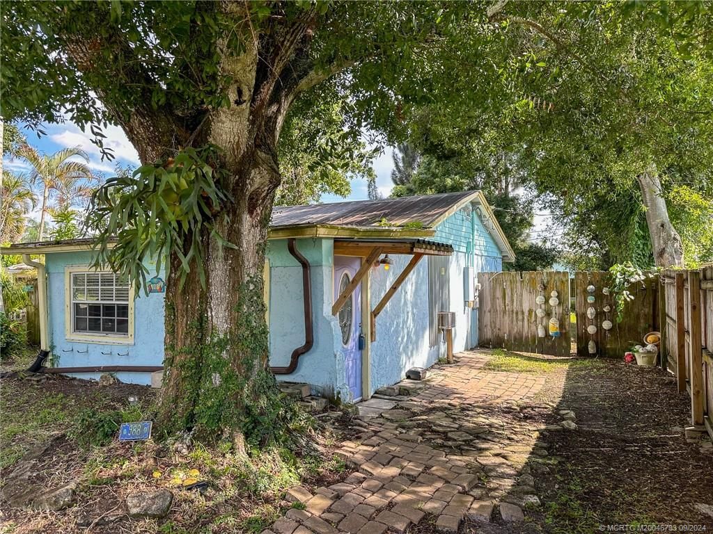 Photo of 988 SW 34th Terrace, Palm City, FL 34990 (MLS # M20046733)