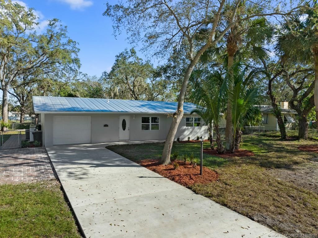 Photo of 5302 Bowling Green Drive, Fort Pierce, FL 34951 (MLS # M20037212)