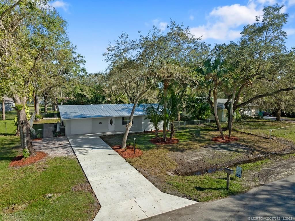 Photo of 5302 Bowling Green Drive, Fort Pierce, FL 34951 (MLS # M20037212)