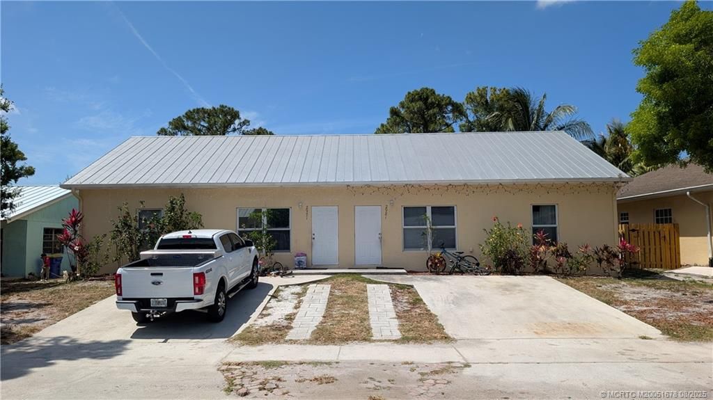 Photo of 2981 SE Fairmont Street, Stuart, FL 34997 (MLS # M20051678)