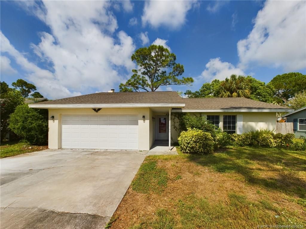 Photo of 256 Poinciana Street, Sebastian, FL 32958 (MLS # M20046458)