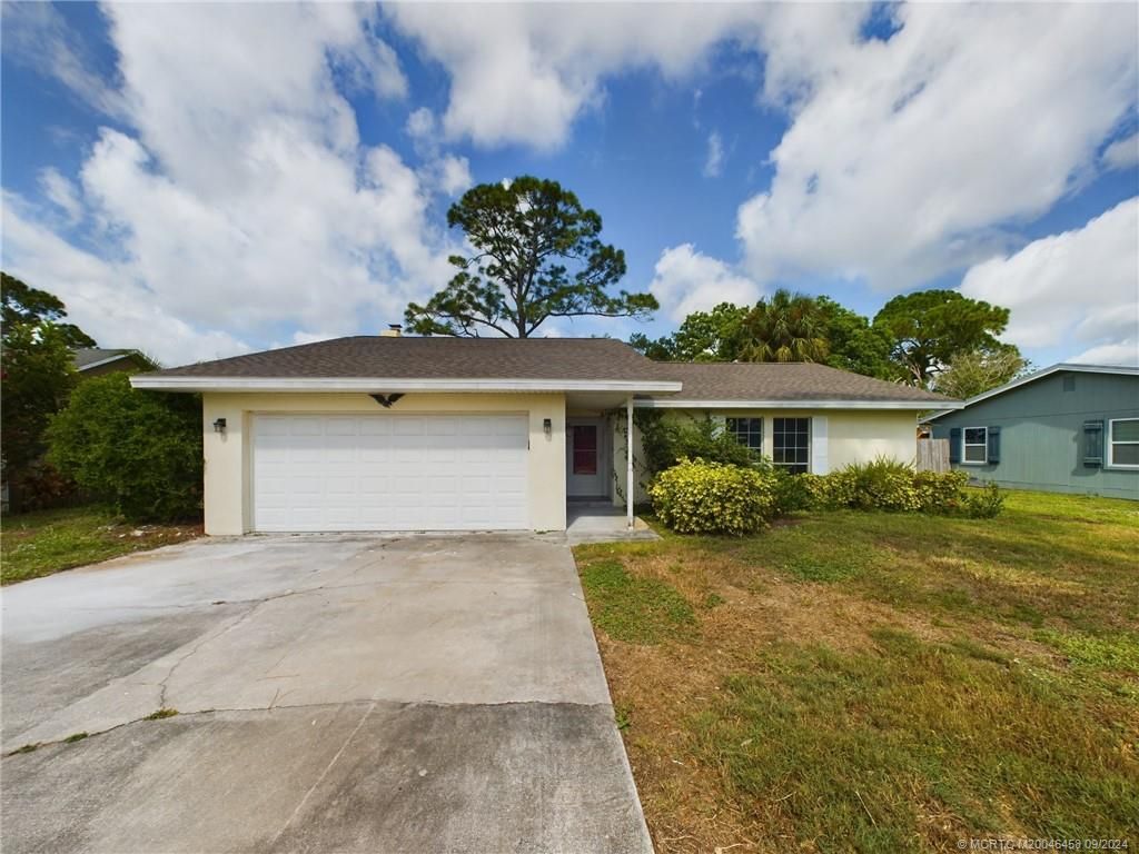 Photo of 256 Poinciana Street, Sebastian, FL 32958 (MLS # M20046458)