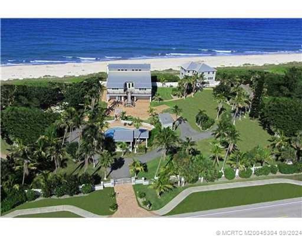 Photo of 1871 NE OCEAN BLVD Blvd #UPPER GUEST HOUSE, Stuart, FL 34996 (MLS # M20045304)