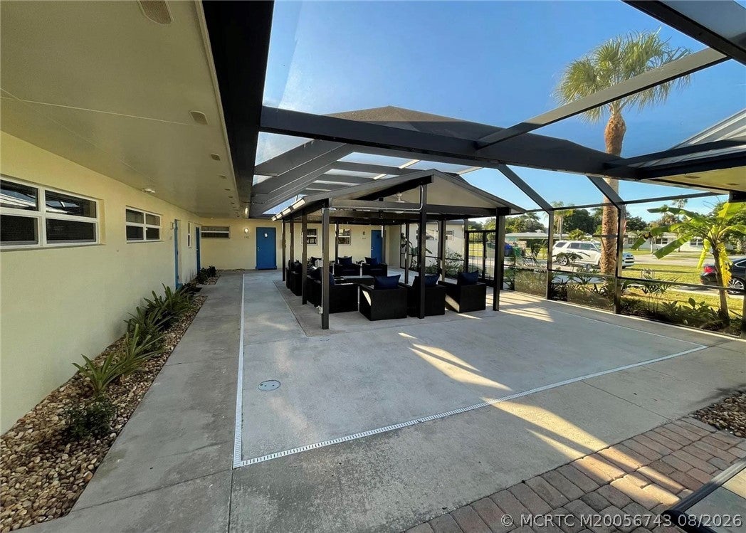 860 NW River Shores Boulevard
