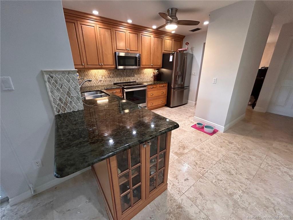 Stuart, Florida 34996, United States, 3 Bedrooms Bedrooms, ,2 BathroomsBathrooms,Residential,Pending,151450