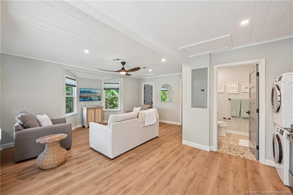 Stuart, Florida 34996, United States, 4 Bedrooms Bedrooms, ,3 BathroomsBathrooms,Residential,Active,195028