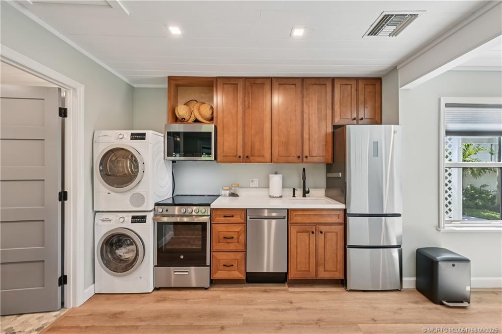 Stuart, Florida 34996, United States, 4 Bedrooms Bedrooms, ,3 BathroomsBathrooms,Residential,Active,195028