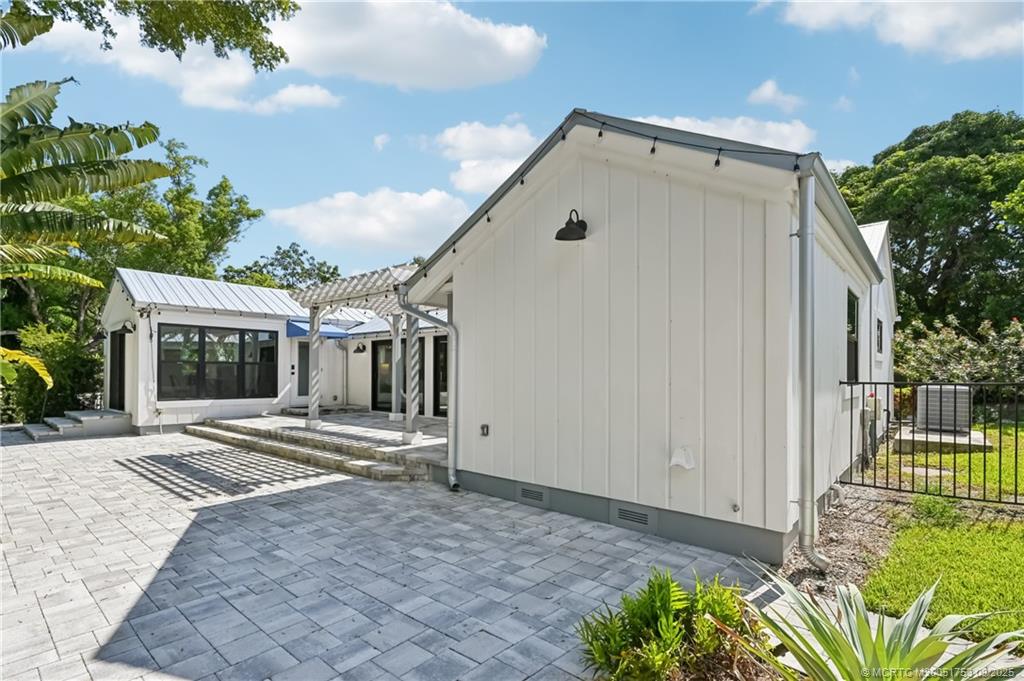 Stuart, Florida 34996, United States, 4 Bedrooms Bedrooms, ,3 BathroomsBathrooms,Residential,Active,195028