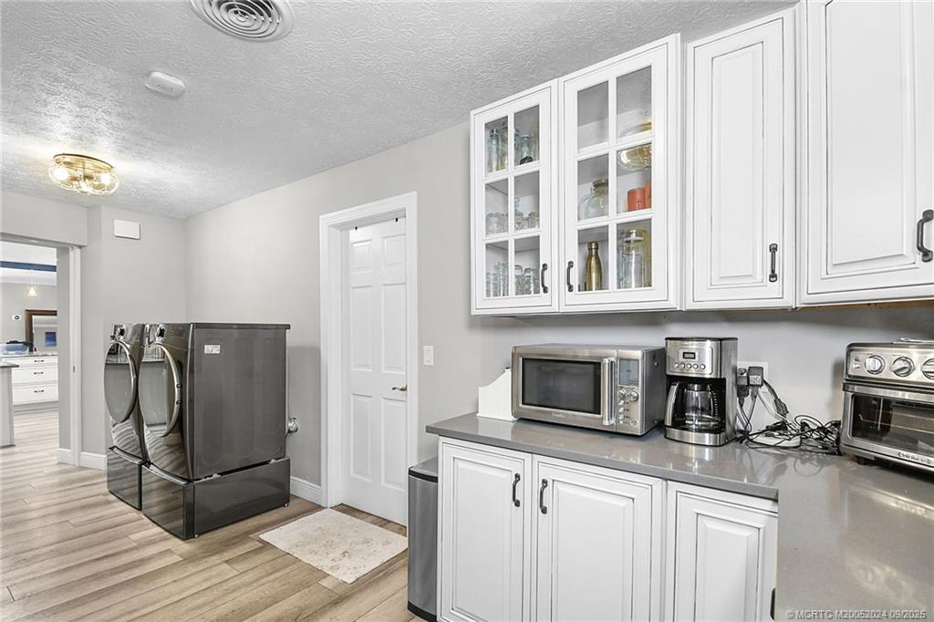 Sewalls Point, Florida 34996, United States, 4 Bedrooms Bedrooms, ,3 BathroomsBathrooms,Residential,Coming Soon,201573