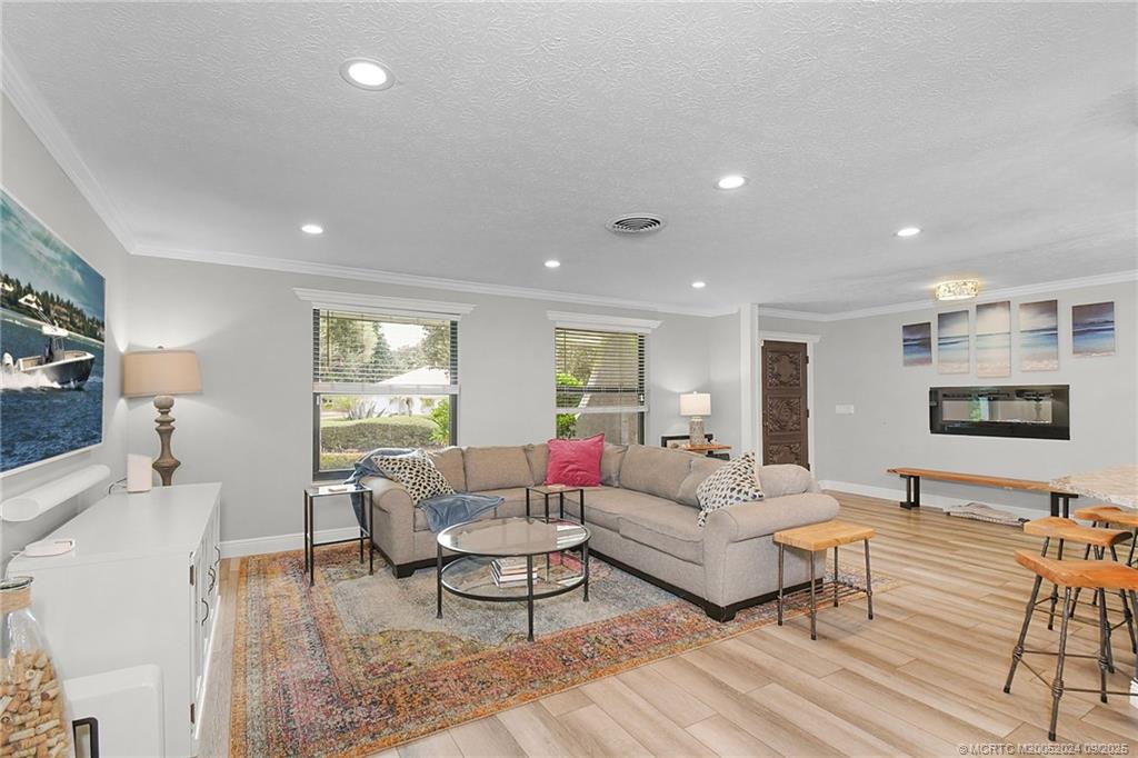 Sewalls Point, Florida 34996, United States, 4 Bedrooms Bedrooms, ,3 BathroomsBathrooms,Residential,Coming Soon,201573