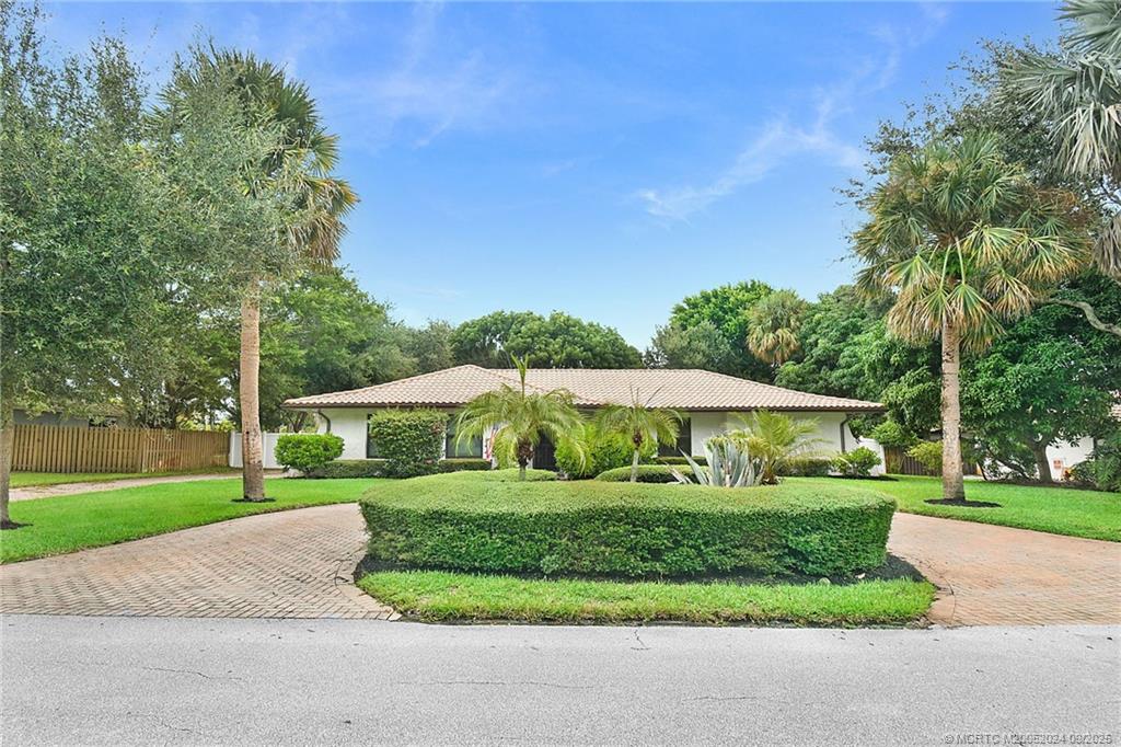 Sewalls Point, Florida 34996, United States, 4 Bedrooms Bedrooms, ,3 BathroomsBathrooms,Residential,Coming Soon,201573