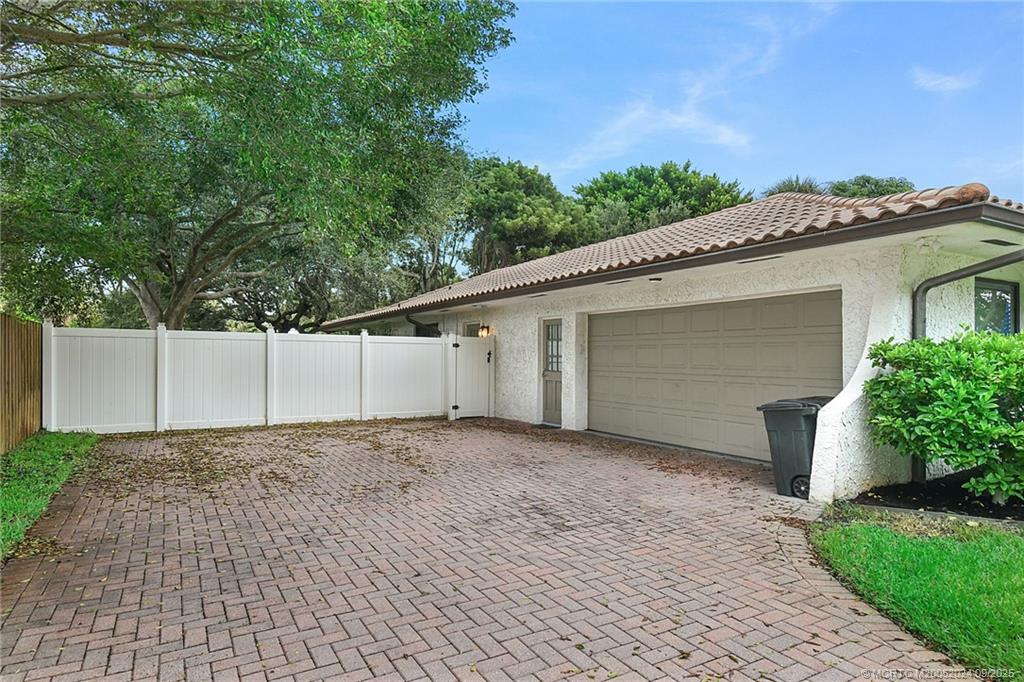 Sewalls Point, Florida 34996, United States, 4 Bedrooms Bedrooms, ,3 BathroomsBathrooms,Residential,Coming Soon,201573