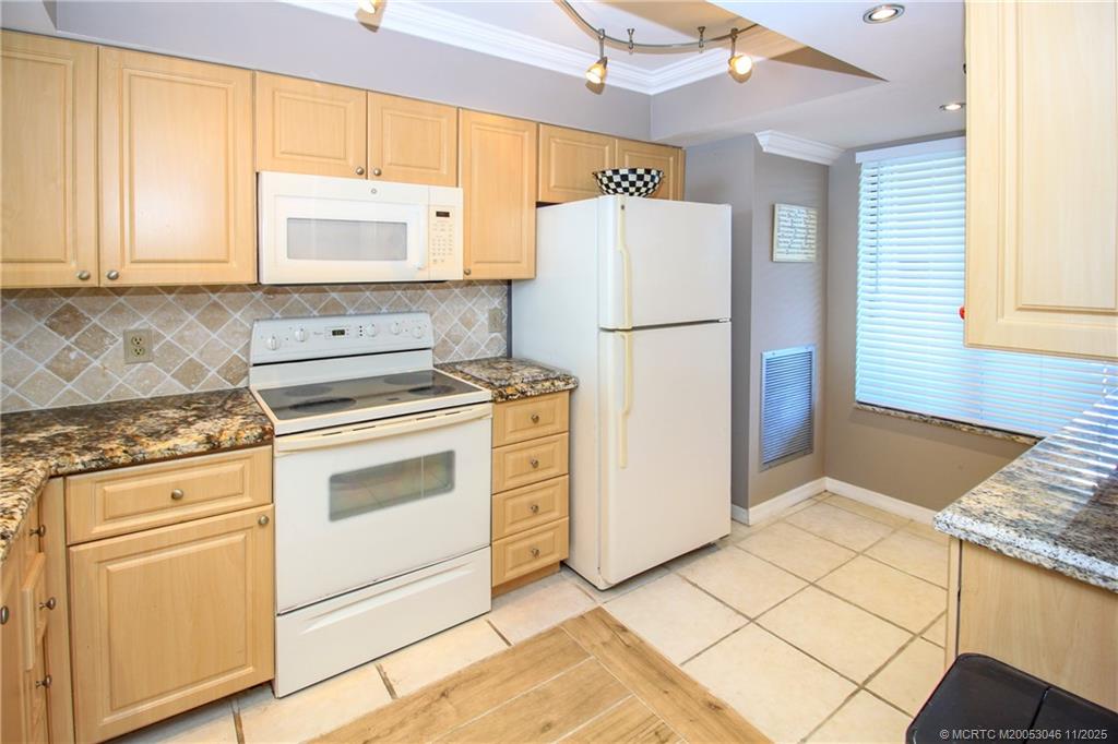 Stuart, Florida 34996, United States, 2 Bedrooms Bedrooms, ,2 BathroomsBathrooms,Residential,Active,242249