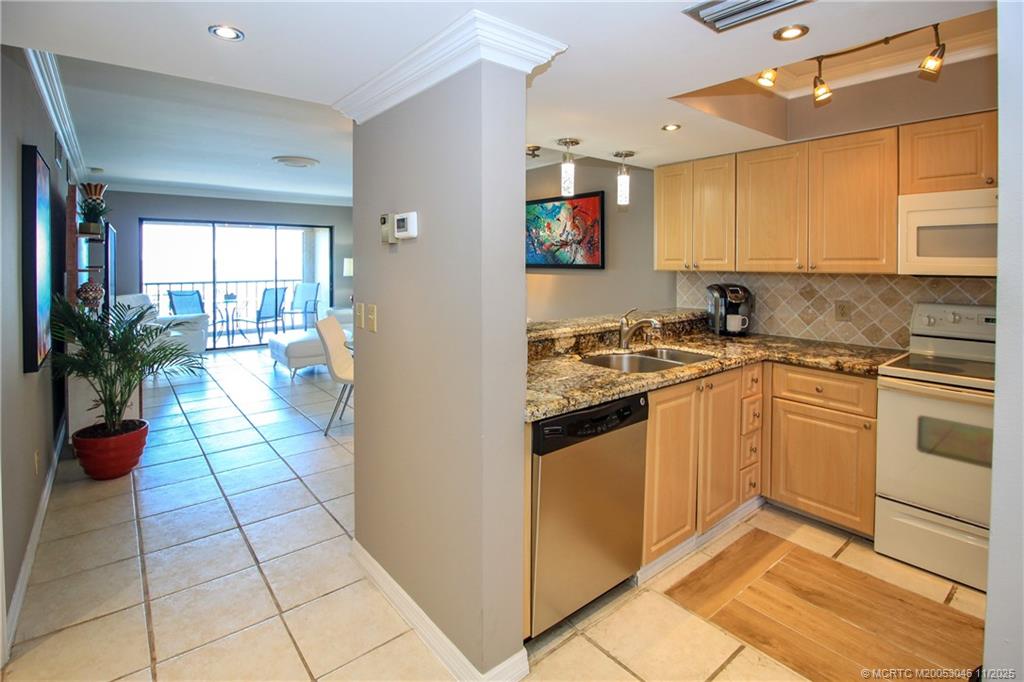 Stuart, Florida 34996, United States, 2 Bedrooms Bedrooms, ,2 BathroomsBathrooms,Residential,Active,242249