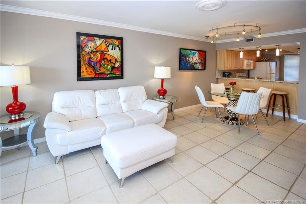 Stuart, Florida 34996, United States, 2 Bedrooms Bedrooms, ,2 BathroomsBathrooms,Residential,Active,242249
