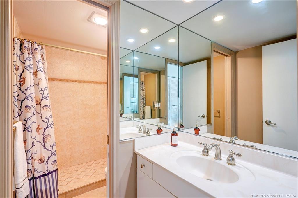 Stuart, Florida 34996, United States, 2 Bedrooms Bedrooms, ,2 BathroomsBathrooms,Residential,Active,29705