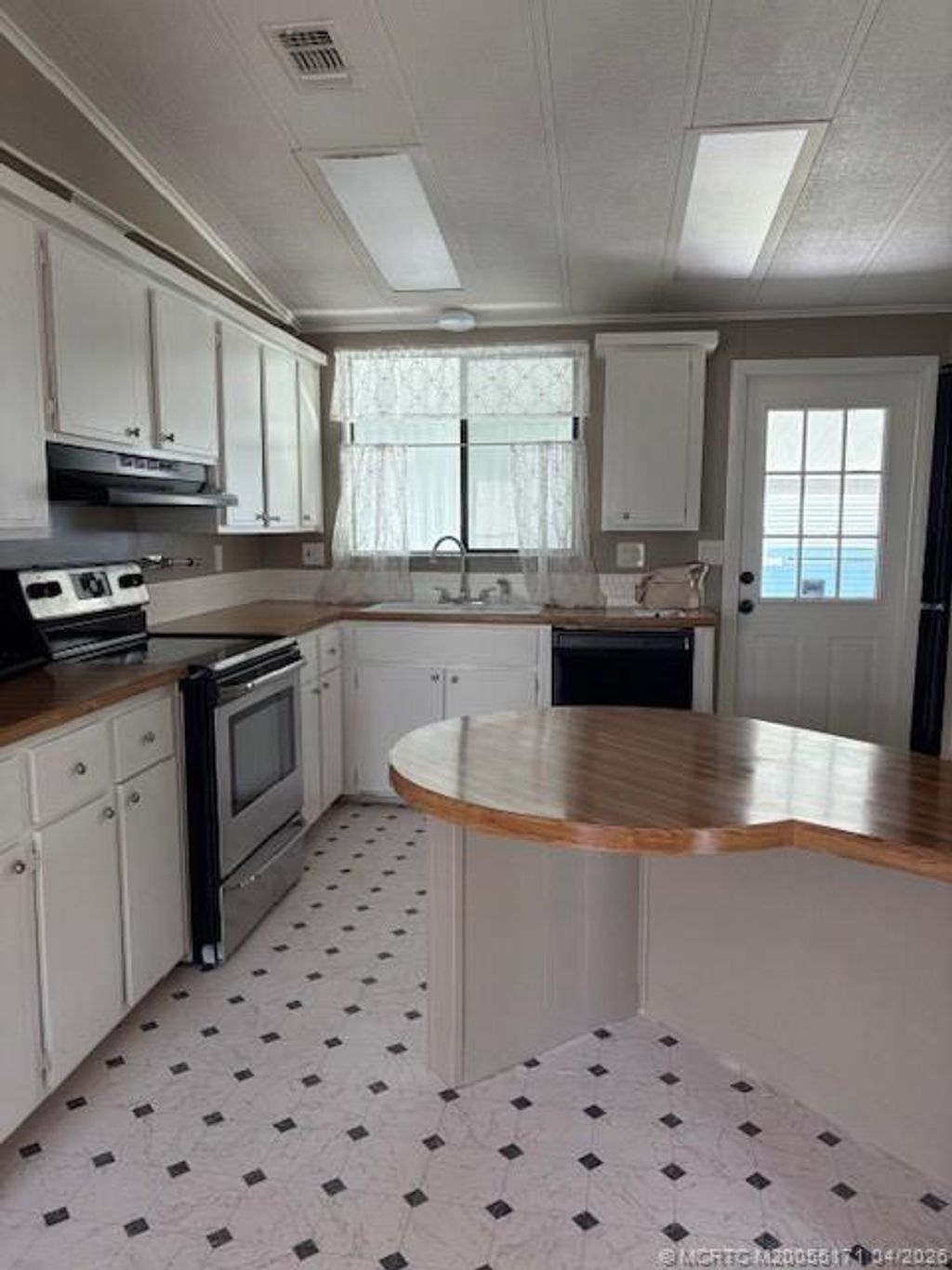 Photo of 489 Swan Lane, Vero Beach, FL 32966 (MLS # M20055171)