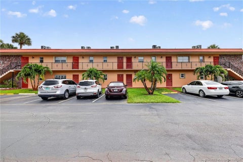 Condo For Rent - 1985 SW Palm City Road #J<br/> Stuart, FL 34994
