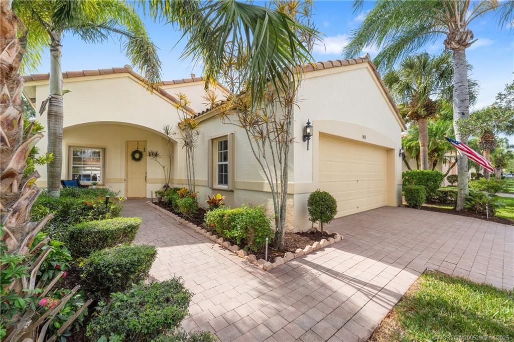 Photo of 303 NW Treeline Trace, Port Saint Lucie, FL 34986 (MLS # M20052987)