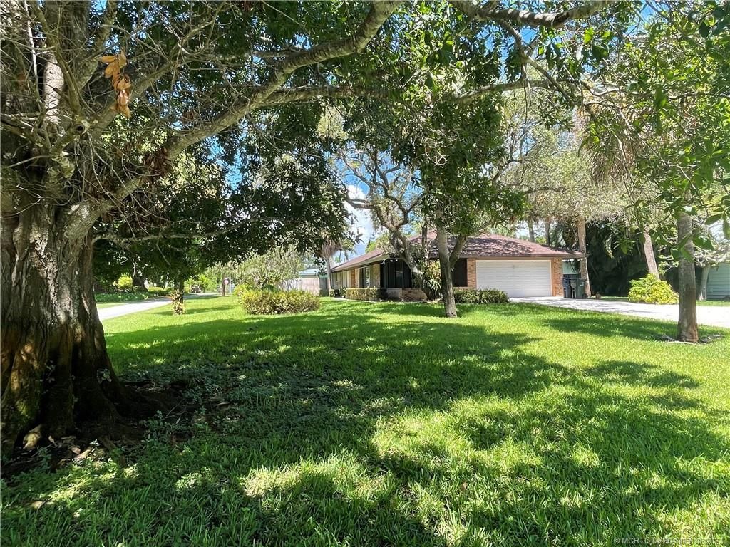 Photo of 1449 SE Mango Place, Stuart, FL 34996 (MLS # M20040068)