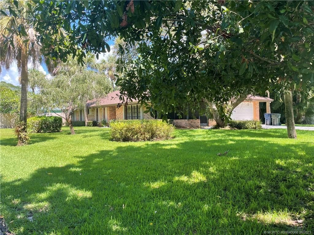 Photo of 1449 SE Mango Place, Stuart, FL 34996 (MLS # M20040068)