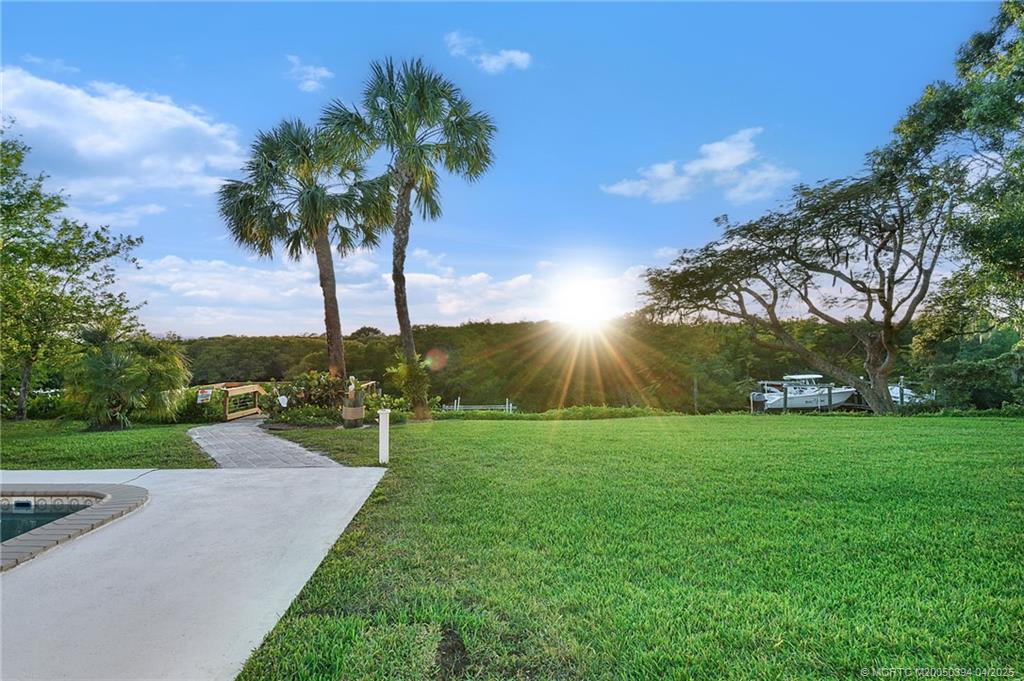 906 SW Magnolia Bluff Drive