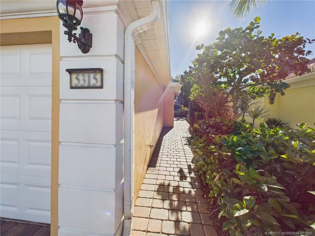 Photo of 5315 NW Dominica Street, Vero Beach, FL 32967 (MLS # M20053914)