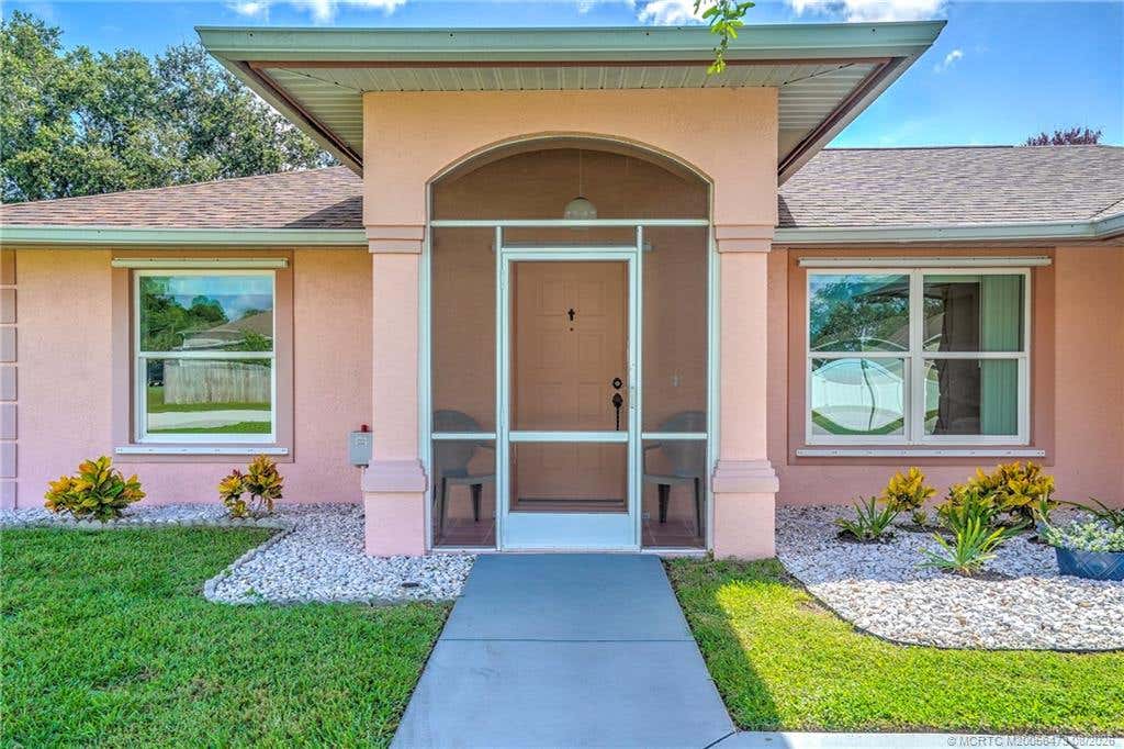 Photo of 2007 SE Heathwood Circle, Port Saint Lucie, FL 34952 (MLS # M20056473)