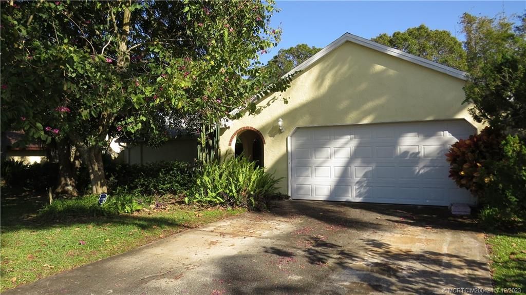 Photo of 2433 SE Gowin Drive, Port Saint Lucie, FL 34952 (MLS # M20042417)