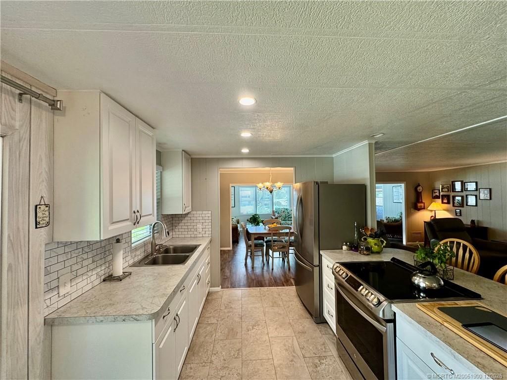 Photo of 7268 SE Swan Avenue, Hobe Sound, FL 33455 (MLS # M20051900)