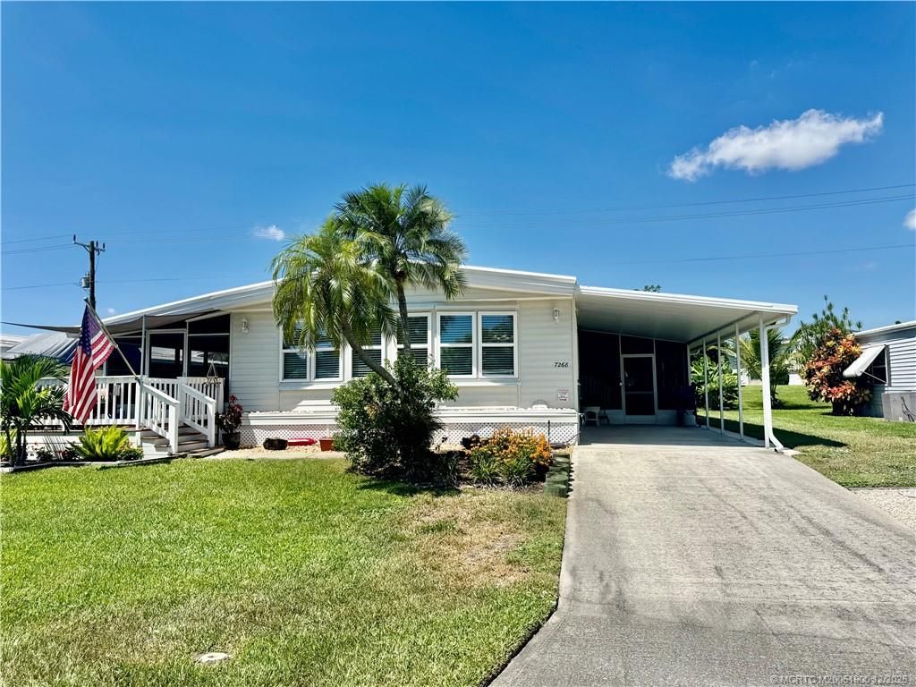 Photo of 7268 SE Swan Avenue, Hobe Sound, FL 33455 (MLS # M20051900)